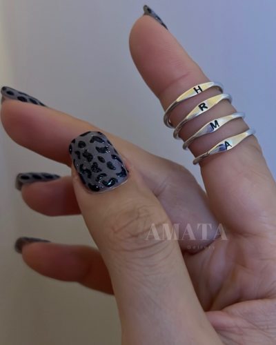 انگشتر مینیمال نقره با حک اول اسم - Image 1