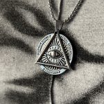 گردنبند چشم ایلومیناتی (شب تاب)