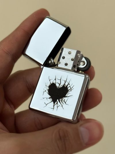 فندک zippo نقره ای طرح قلب شکسته - Image 1