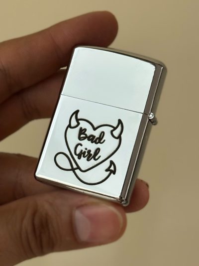 فندک zippo نقره ای طرح bad girl - Image 1