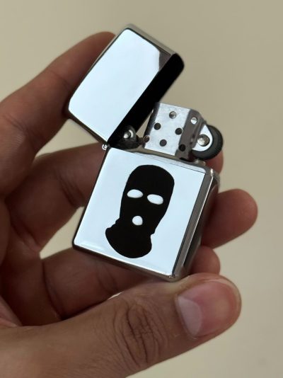 فندک zippo نقره ای طرح ماسک گنگستری - Image 1