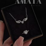 ست گردنبند و انگشتر و دستبند جواهری قلب بالدار نقره ای