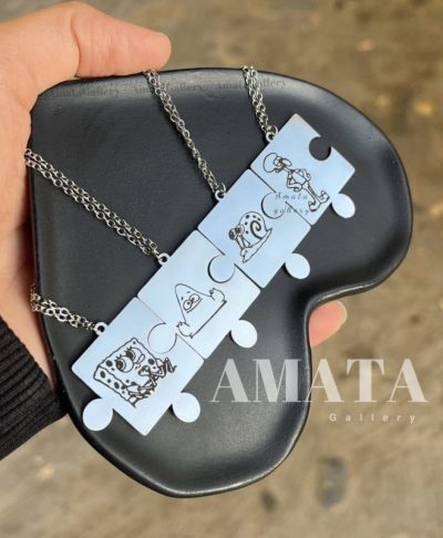 گردنبند ست چهار نفره مدل پازل با حک آماده
 (طرح رفیقای باب اسفنجی) - Image 1